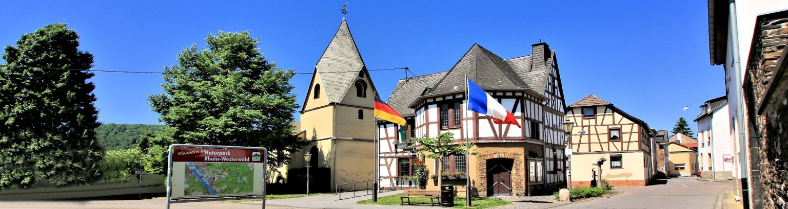 Rathaus der Ortsgemeinde Rheinbrohl Aussenansicht Rathaus Rheinbrohl